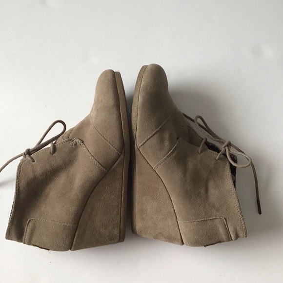 Toms Suede Desert Wedge Booties Size 8 - Picture 6 of 13